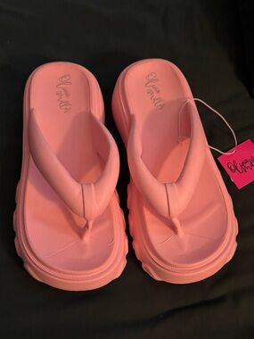 Chunky Pink Platform Flip Flops **NEW